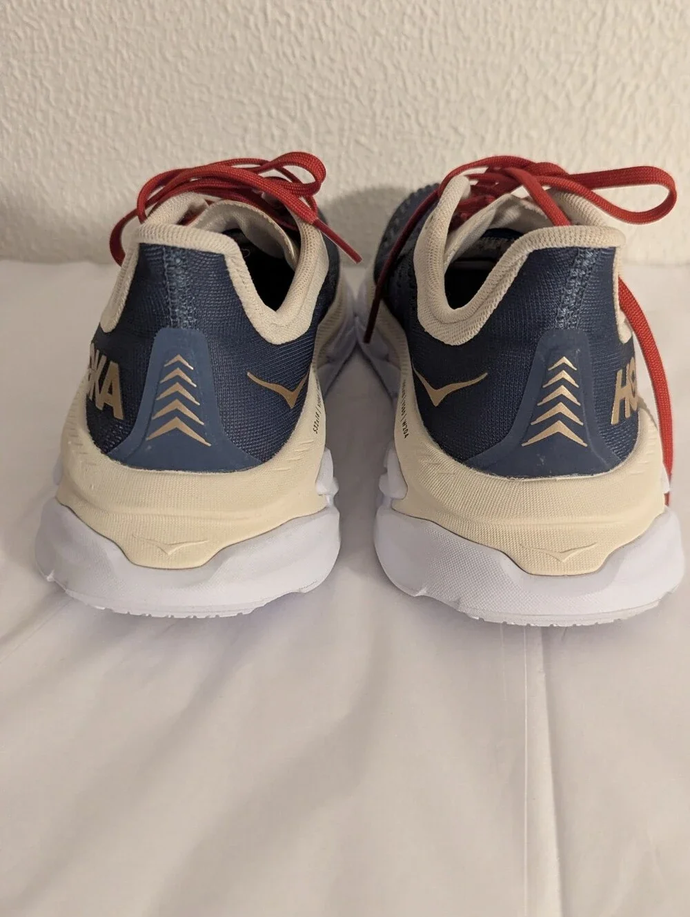 Hoka One One  Women’s Size 7.0 US Blue Running Shoes One One W Clifton Edge.